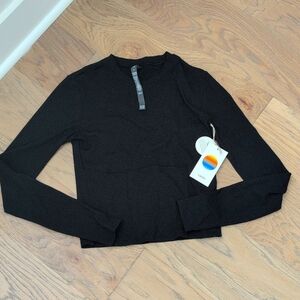 Vuori Black Long-Sleeve Crop Top